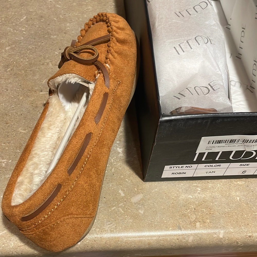 Illude Size 6 Robin-colored women’s moccasin slipper